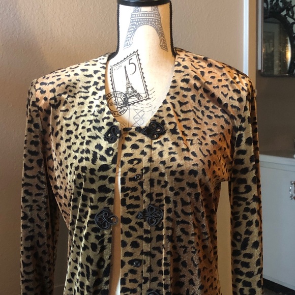Fabulous leopard print duster - can wear with jeans or dressy - Picture 2 of 4